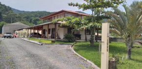 Casa de praia em meio a natureza